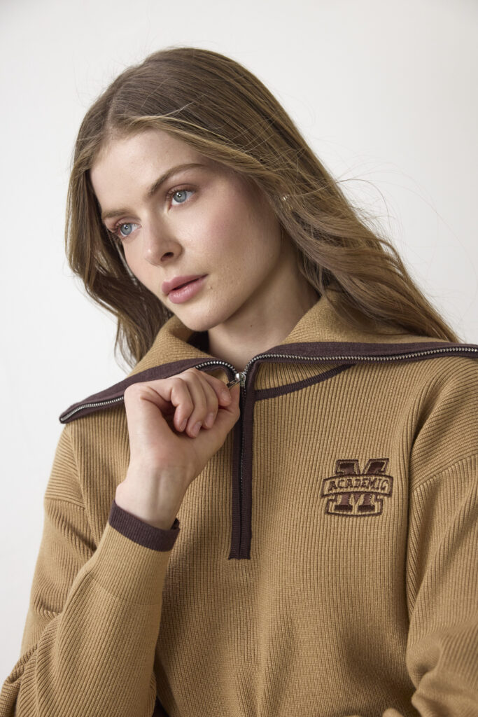 J5739 CAMEL